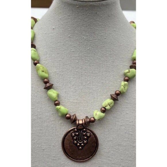 Vintage Chunky Natural Lime Green With Nickel Turquoise Boho Necklace Size 21” - Picture 3 of 15